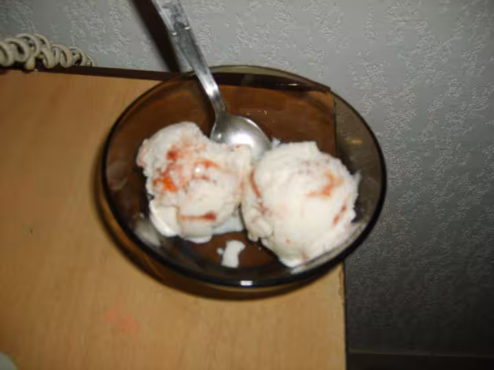Ma glace fromage blanc peche poire avec coulis a la confiture banane ananas
