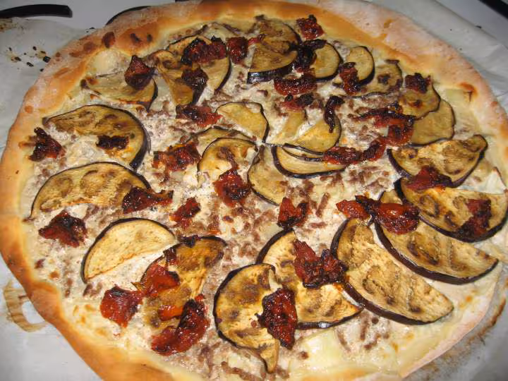 Pizza blance aubergine viande hache