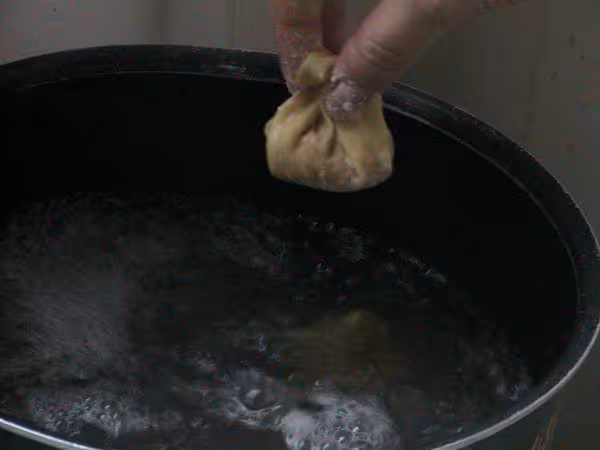 Plonger dans l eau bouillante