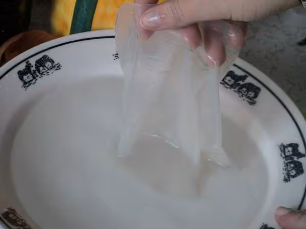 Tremper la galette dans l eau