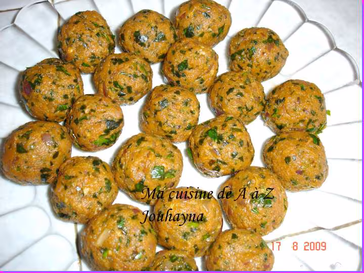 Boulettes de kefta a la sauce tomates et oufs au four facon tajine