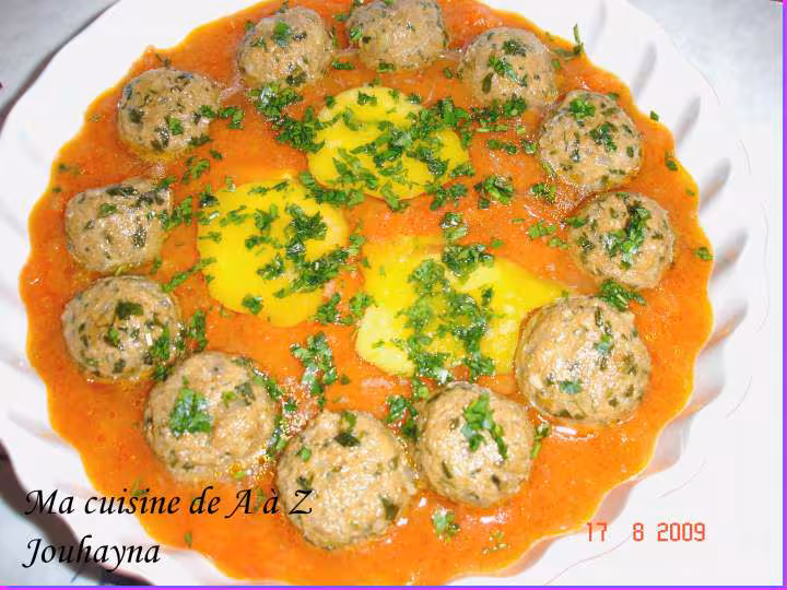 Boulettes de kefta a la sauce tomates et oufs au four facon tajine
