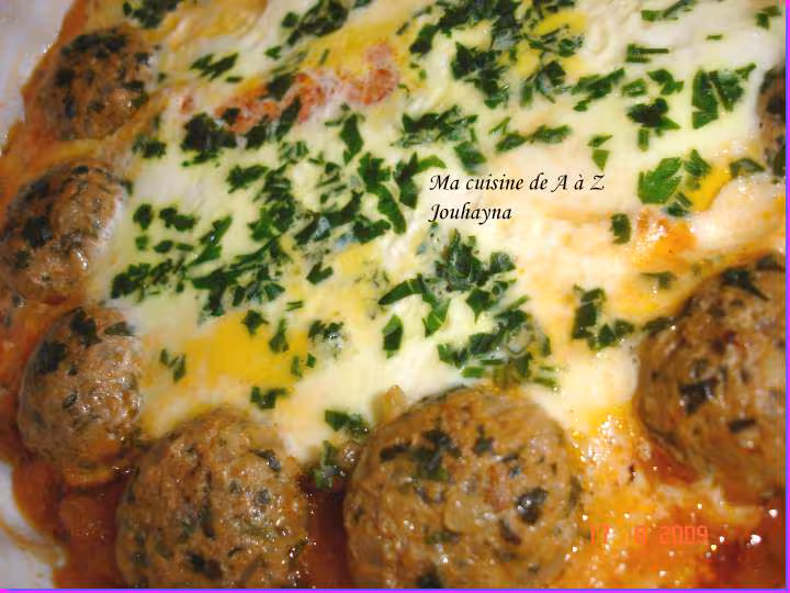 Boulettes de kefta a la sauce tomates et oufs au four facon tajine