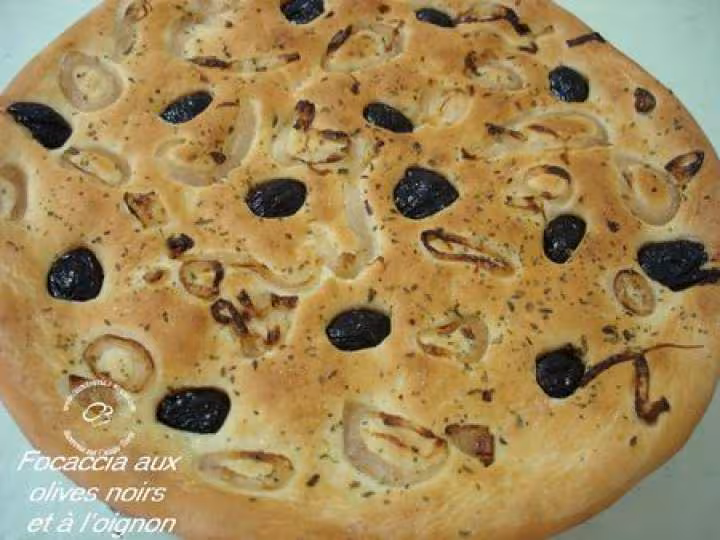 Focaccia aux olives noirs et a l oignon