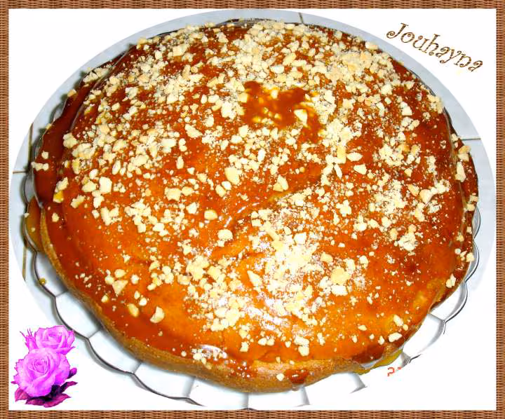 Gateau avec sa sauce toffee