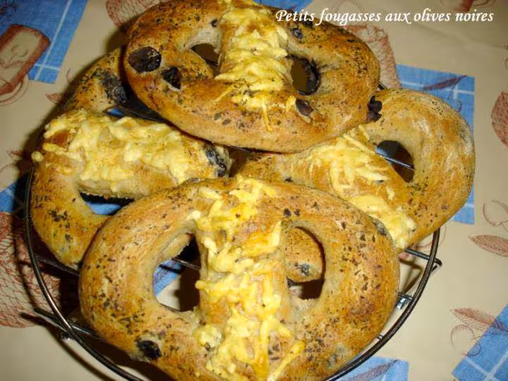 Petites fougasses aux olives noires