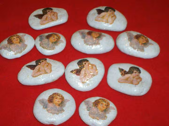 Petits anges sur galets