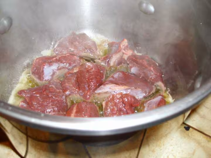 Boeuf carottes aux lardons fumes et pommes
