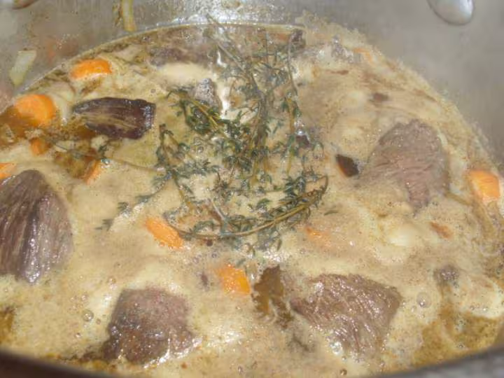 Boeuf carottes aux lardons fumes et pommes