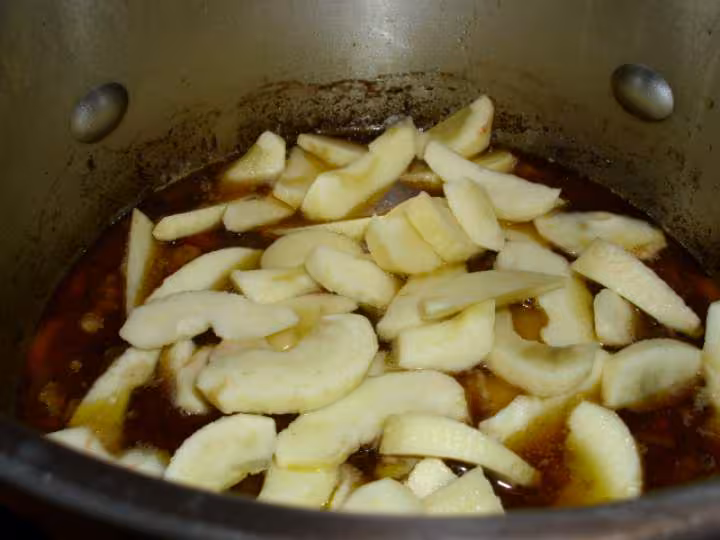 Boeuf carottes aux lardons fumes et pommes