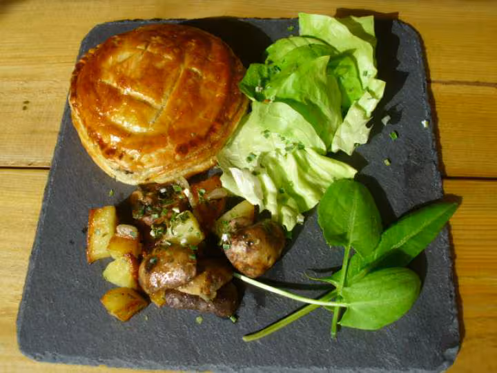 Boudins noirs et pommes en feuillete
