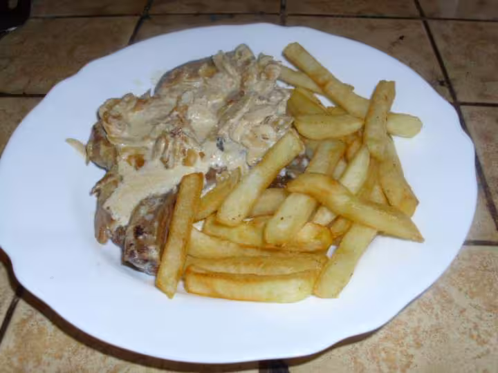 Cotes de porc aux amandes effilees et a la creme