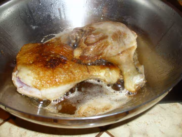 Cuisses de canard et sa fondue de legumes