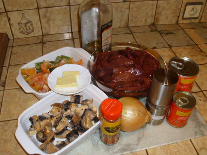 Emince de foie de porc aux poivrons et champignons