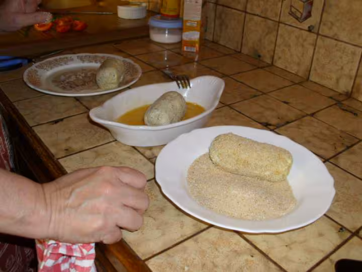 Filet de poulet hache cuit sous film etirable