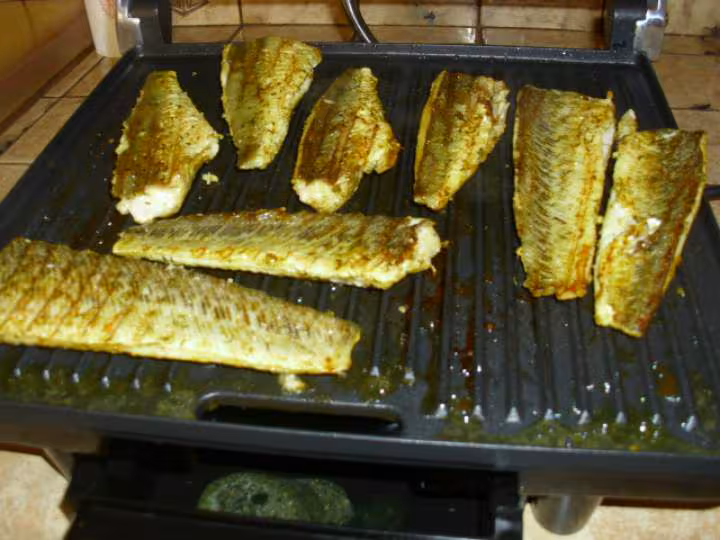 Filets de poisson grilles sauce moutarde