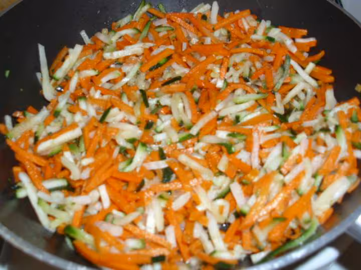 Filets de rouget farcis sur un lit de julienne