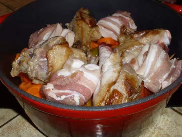Lentilles aux manchons de canard et poitrine de porc