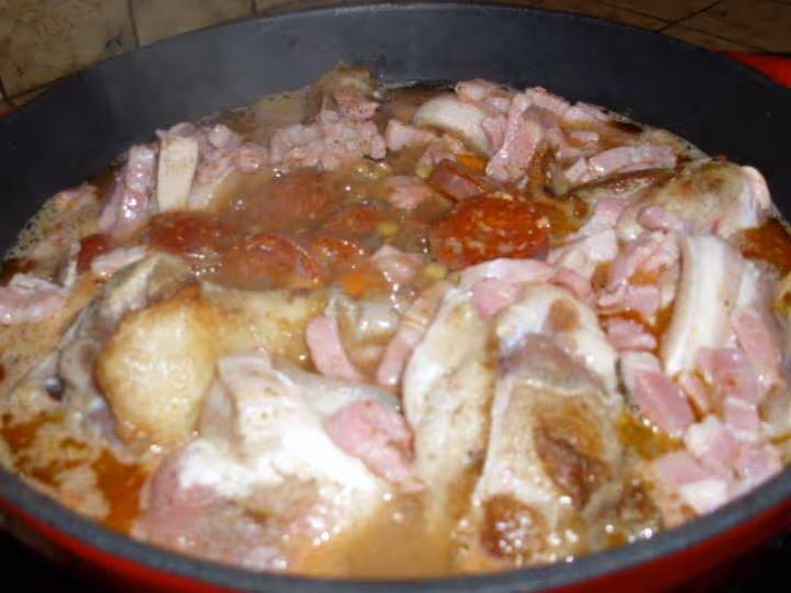 Lentilles aux manchons de canard et poitrine de porc