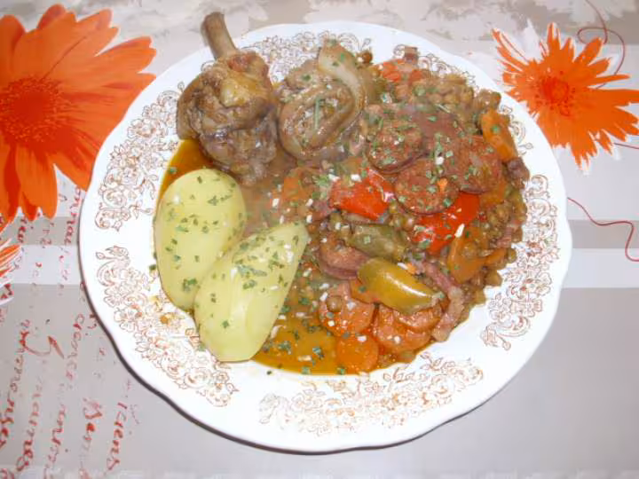 Lentilles aux manchons de canard et poitrine de porc