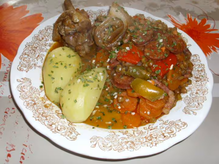 Lentilles aux manchons de canard et poitrine de porc