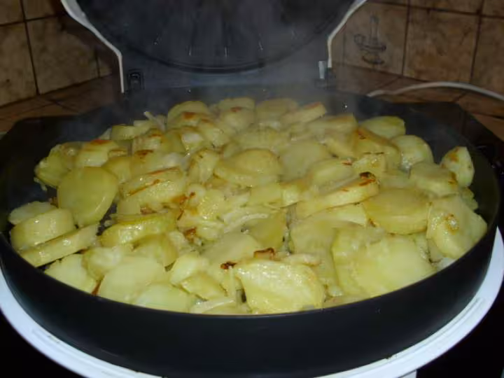 Omelette aux pommes de terre et lardons 4