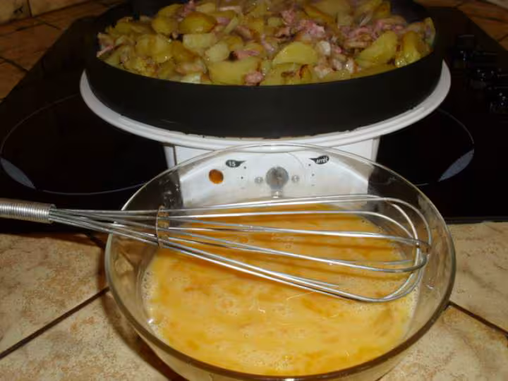Omelette aux pommes de terre et lardons 8
