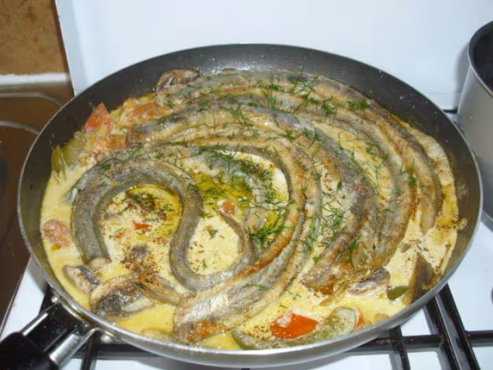 P0oelee d anguilles a la creme