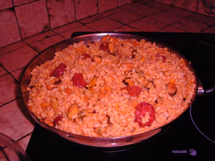 Paella de coquillettes