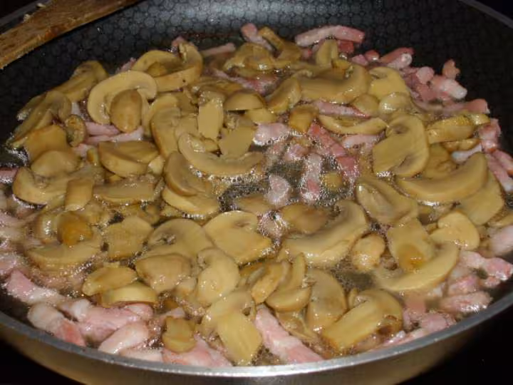 Pates aux lardons champignons et creme