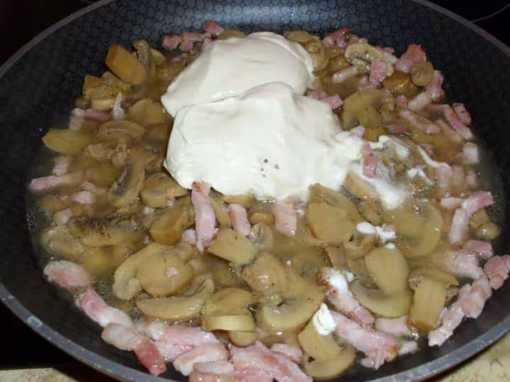 Pates aux lardons champignons et creme