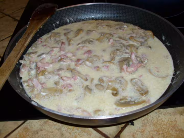 Pates aux lardons champignons et creme