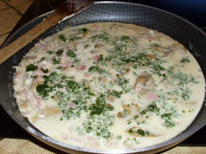 Pates aux lardons champignons et creme