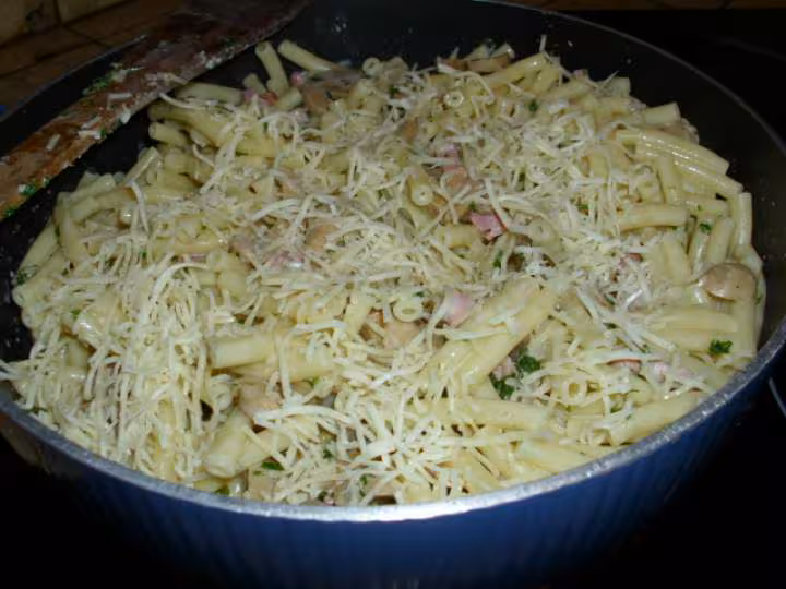 Pates aux lardons champignons et creme