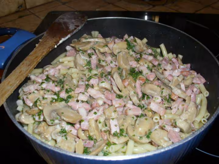 Pates aux lardons champignons et cremes