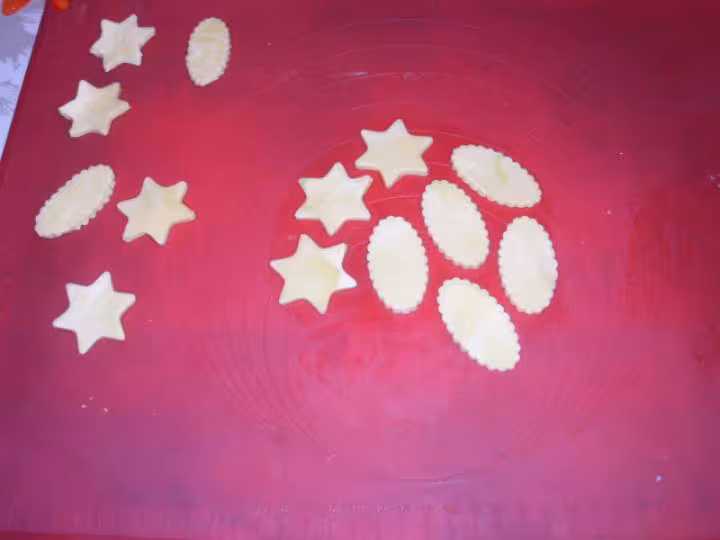 Petits motifs en pate feuilletee