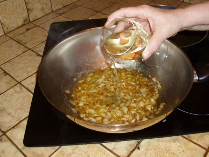Pintade aux endives et pommes du jardin