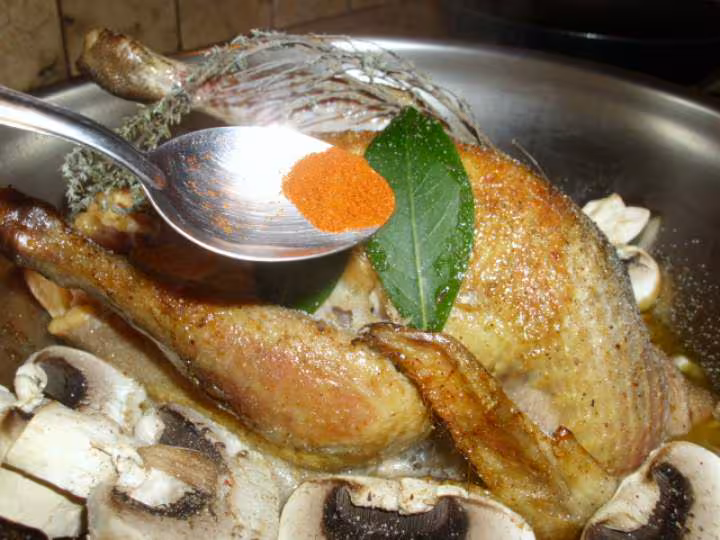 Pintade aux endives et pommes du jardin