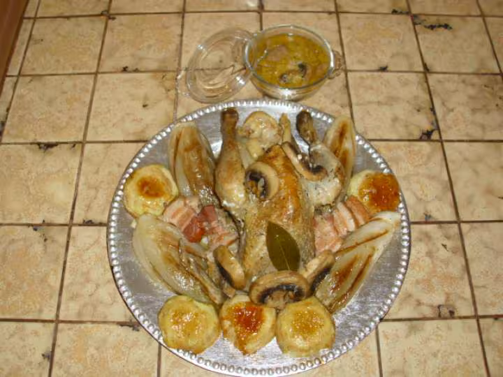 Pintade aux endives et pommes du jardin