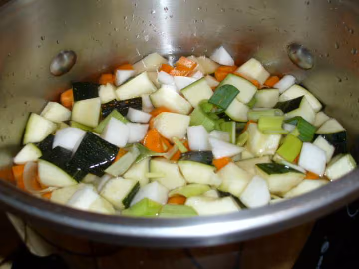 Potage de courgettes nvets carottes et poireau 2