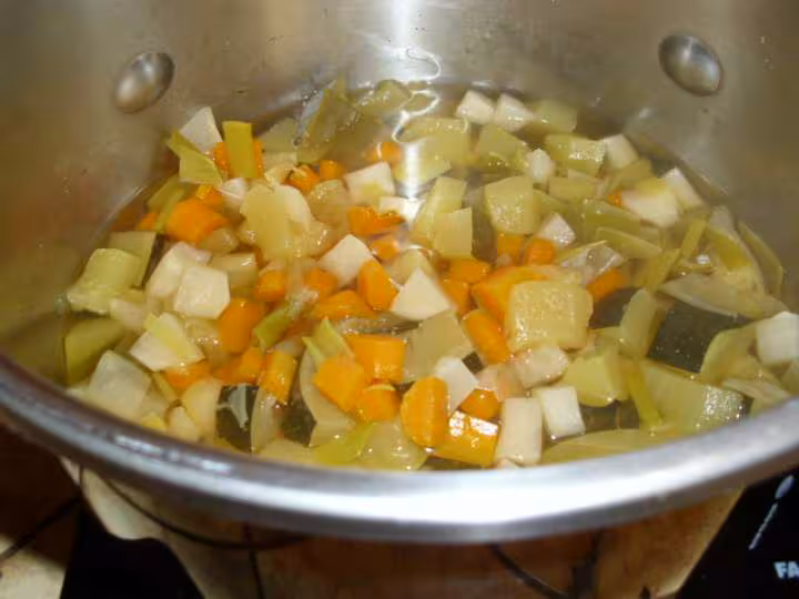 Potage de courgettes vavets carottes et poireau 3