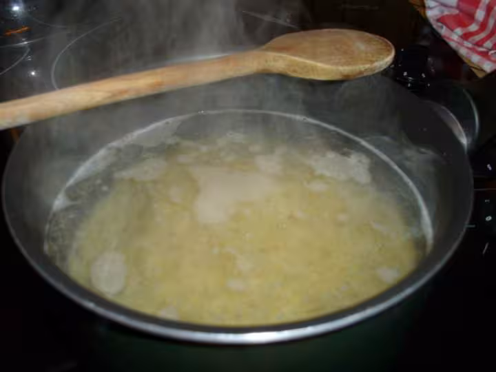 Potage de legumes de bouillon de poule