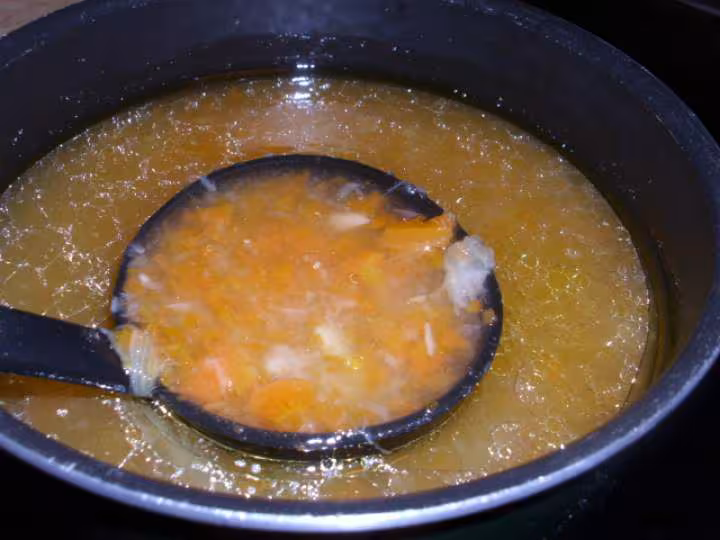 Potage de legumes du bouillon de poule