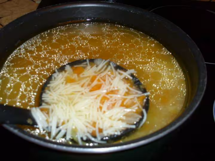 Potage de legumes du bouillon de poule