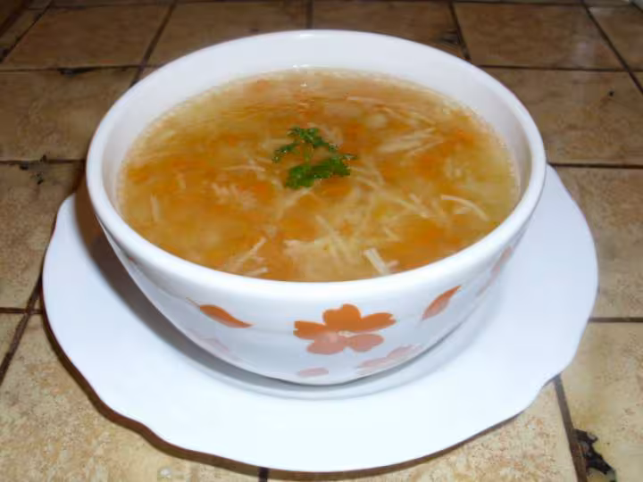 Potage de legumes du bouillon de poule