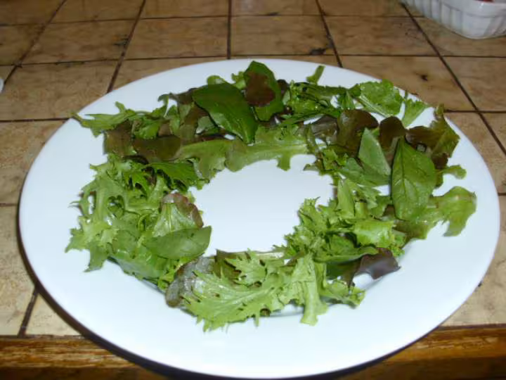 Salade de mesclun au poulet fume