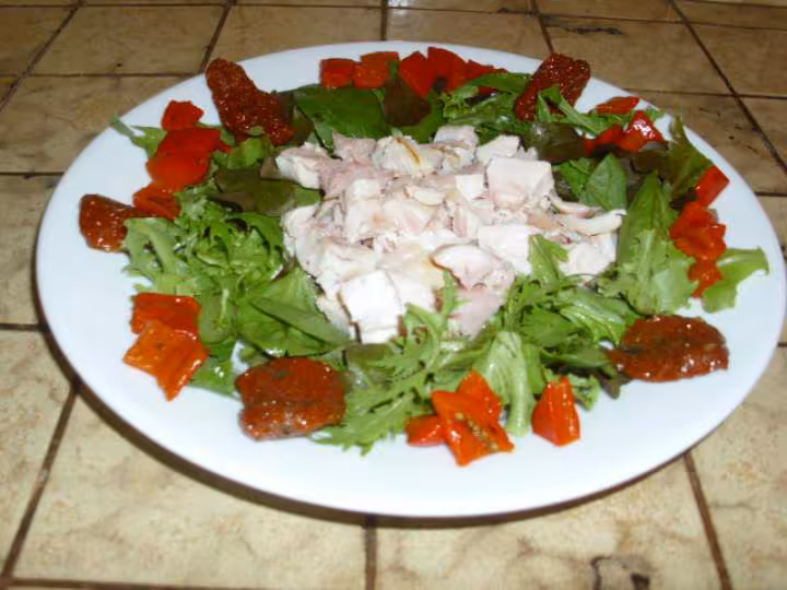 Salade de mesclun au poulet fume