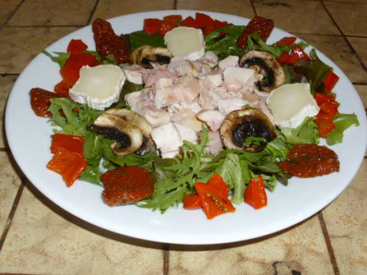 Salade de mesclun au poulet fume