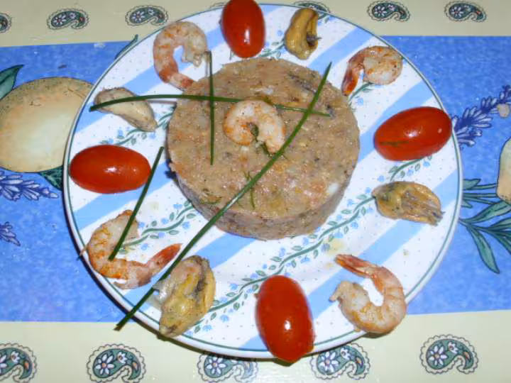 Tartare de saumon aux crevettes et aux moules