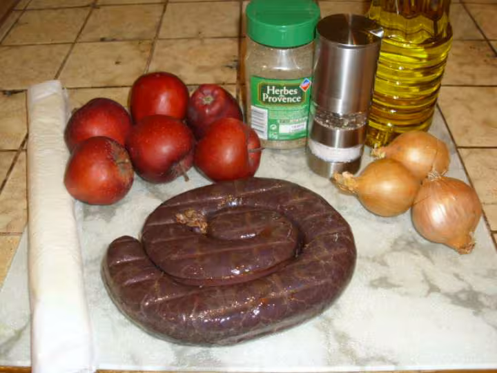 Tourte aux pommes et au boudin noir